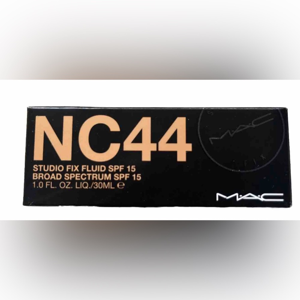 MAC NC44 Studio Fix Fluid SPF 15